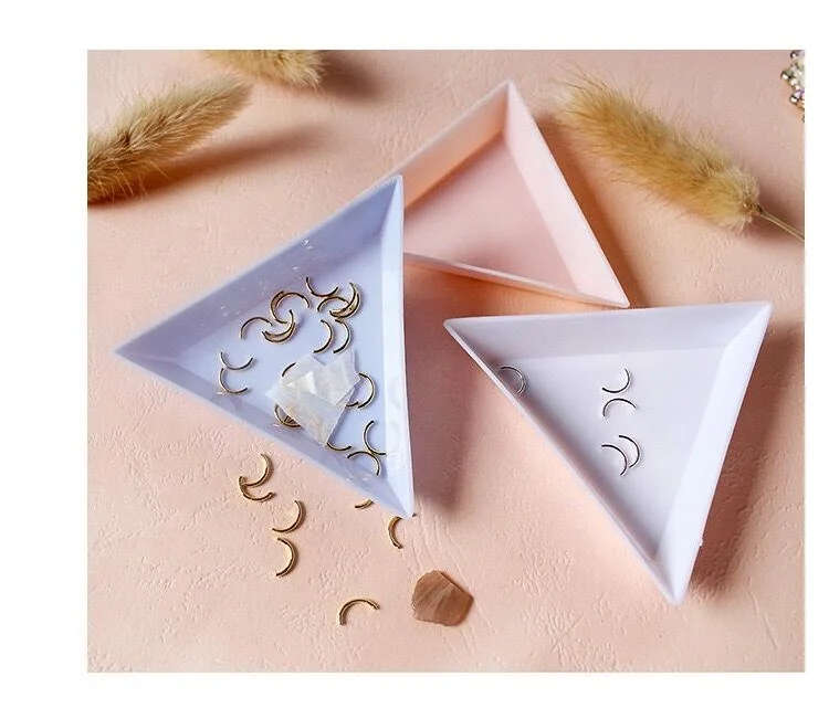 

Wholesale various colors black pink blue Plastic Triangle Crystal Sorting Rhinestone plate Nail Art Trays, White blue pink black