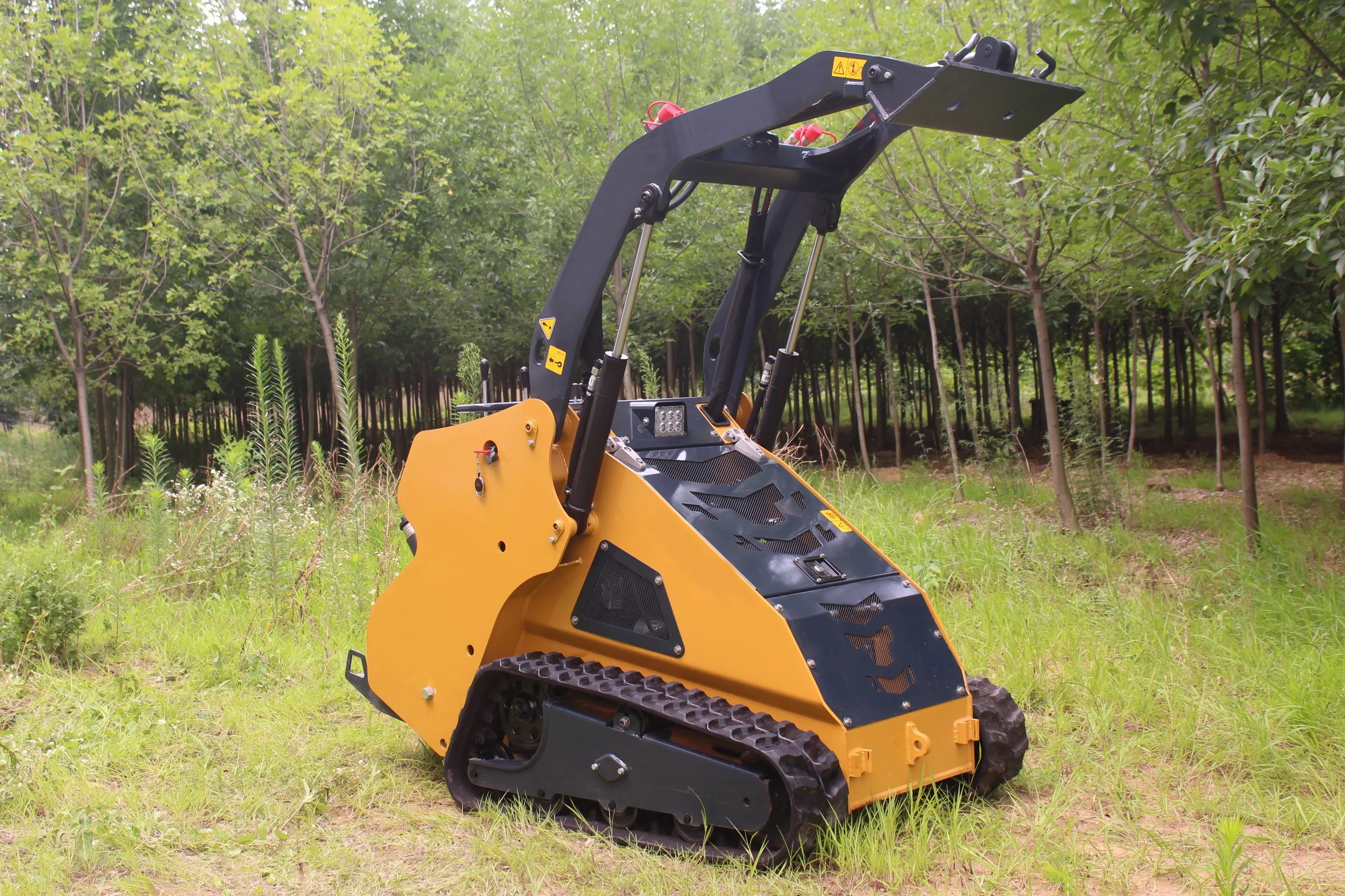 工厂供应迷你滑移装载机履带式迷你滑移装载机多功能滑移装载机