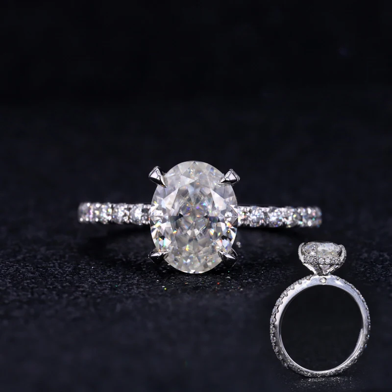 

Oval crushed ice moissanite ring with prong setting 14K gold ring