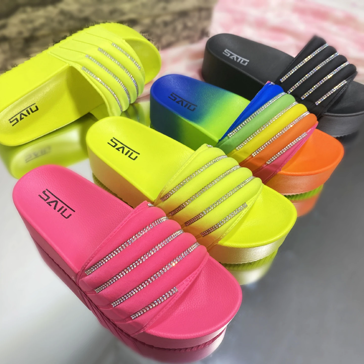 

Cheap and beautiful women's shoes luminous simple wedge lady slides platform sandals