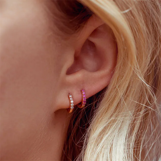 

Womens rounded full zircon rhinestone paved minimalist africa huggie earrings, Gold