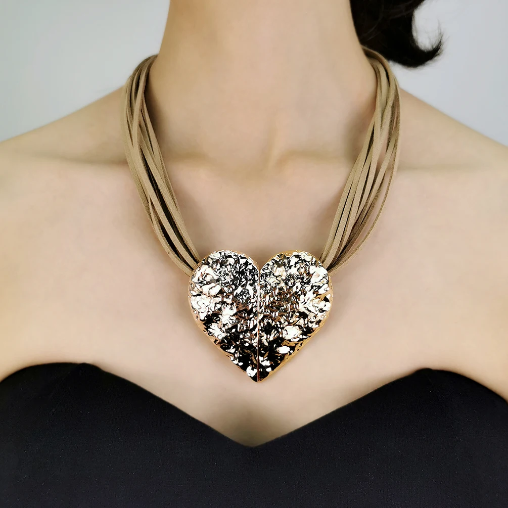 

Chunky Magnetic Buckle Heart Pendants Necklaces Chains For Women Vintage Leather Rope Big Choker Collar Statement Jewelry, Gold