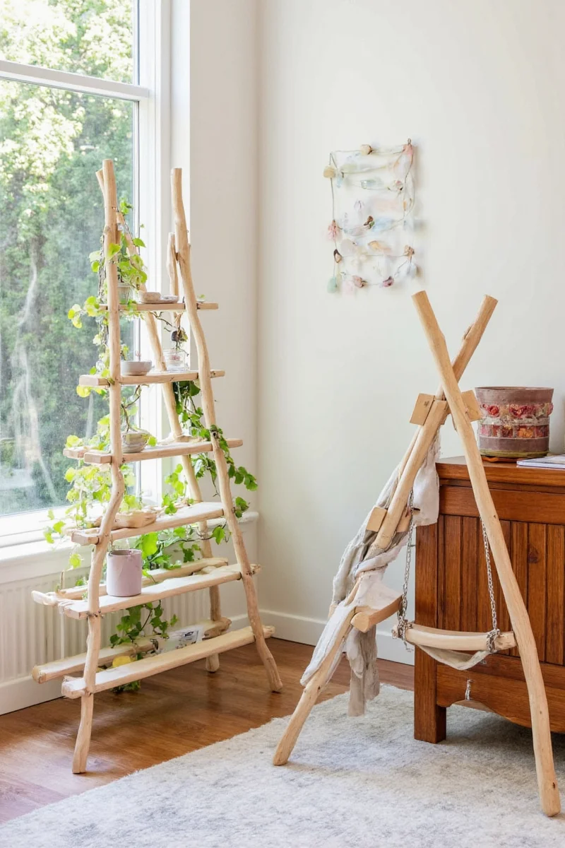 Kid-safe trellis with secure base