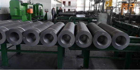 来自碳工厂的高密度低灰石墨电极 uhp 300毫米级