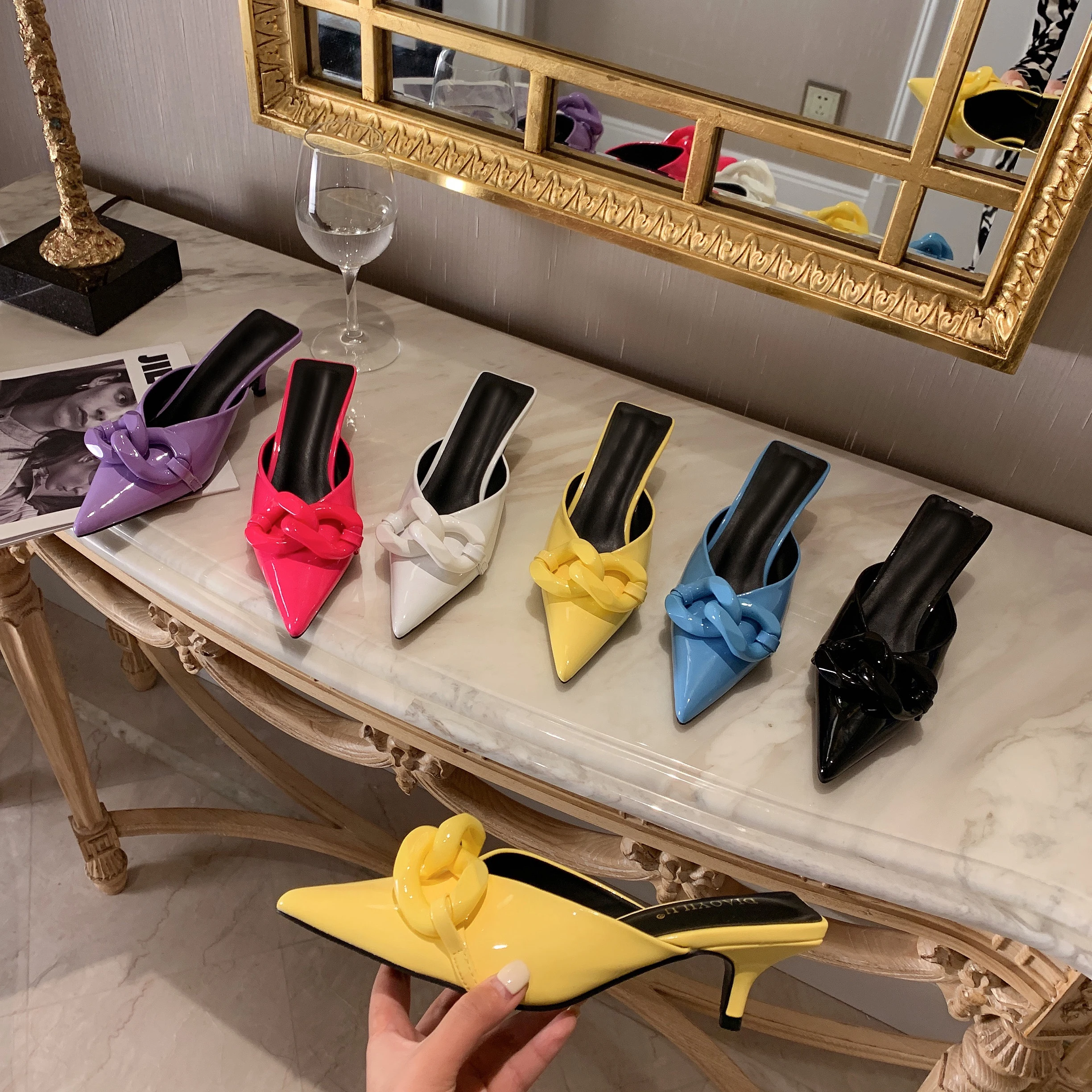 

2022 nuovo colore di caramelle Baotou pantofole sottili tacco sandali nuove scarpe da donna estate