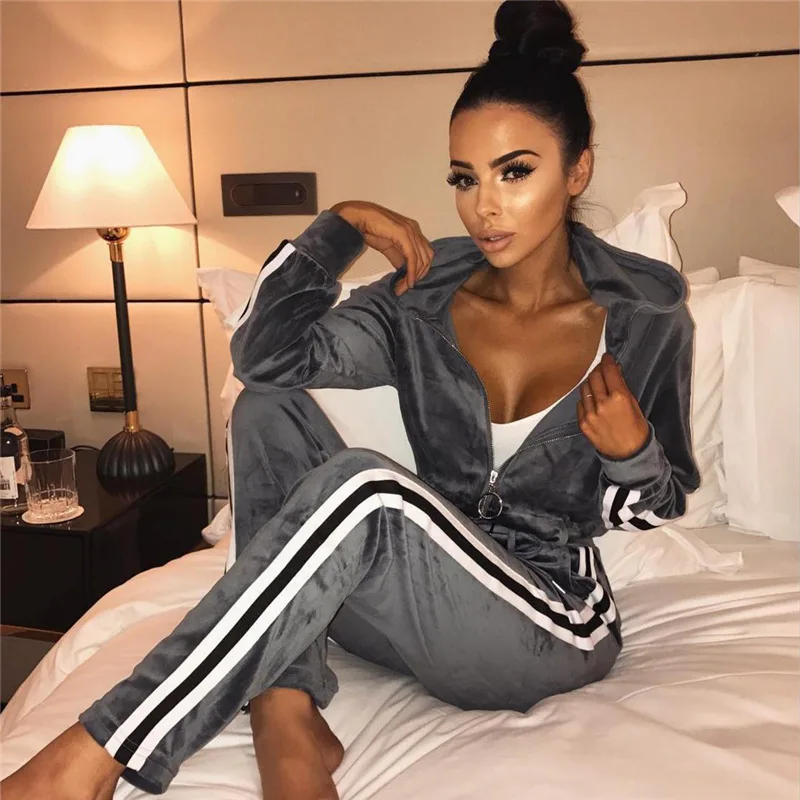 

Hot Selling Autumn And Winter Striped Zipper Warm Sweater And Trousers 2021 Fashion Joggers Velvet Women Two Piece Pants Set