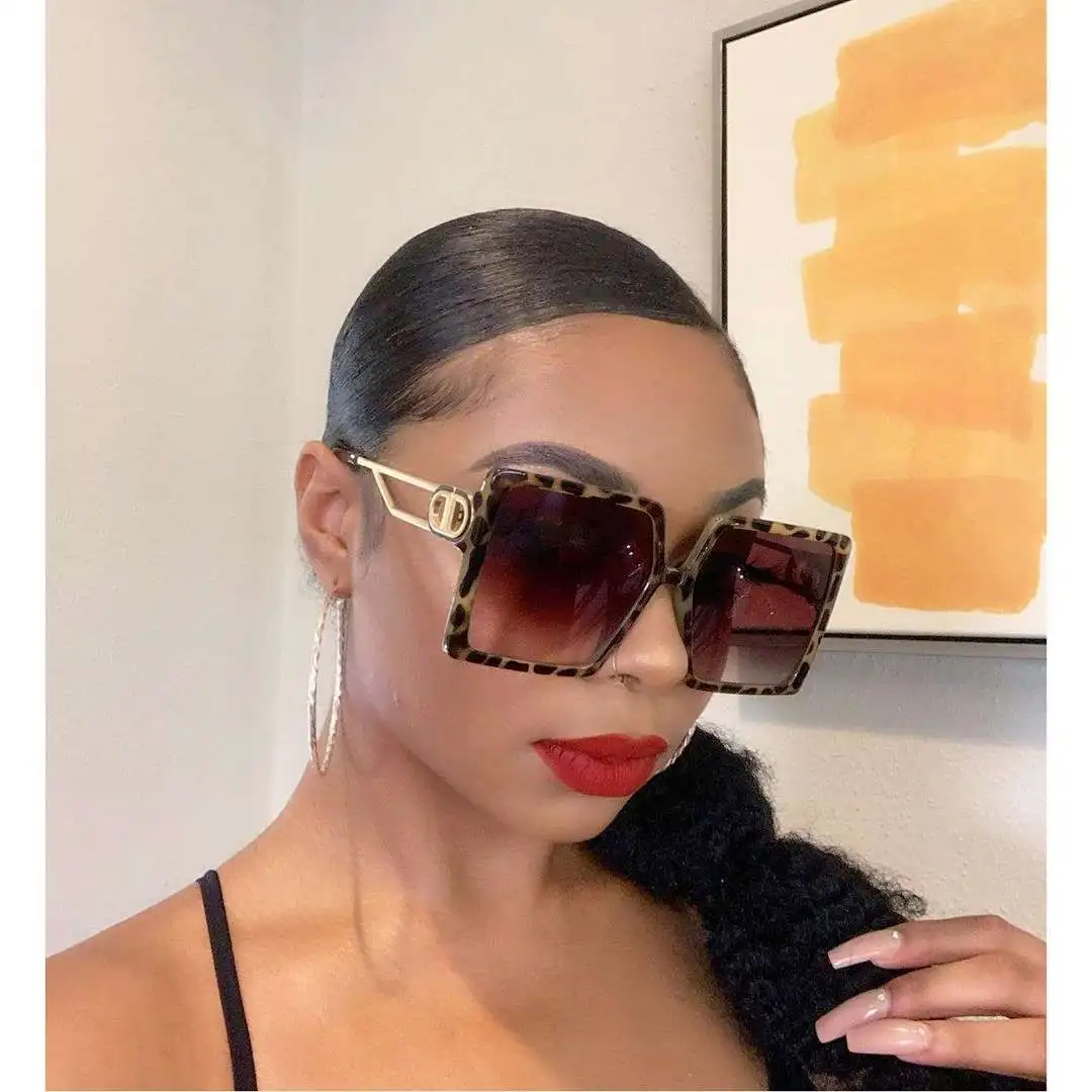

2022 Fashion Oversized Hot Sale Metal Leg D Logo Sunglasses Women Men Square Shades