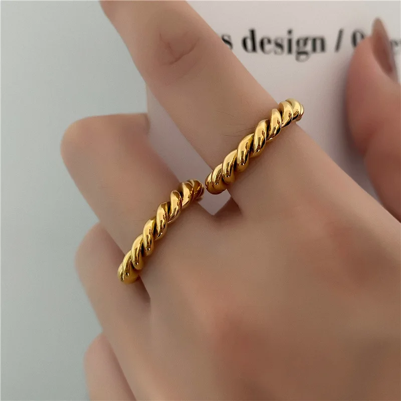 

Simple Aesthetic Dainty Twist In Stainless Steel Closed Chain 18 K Texture Infinity Stacking Ring