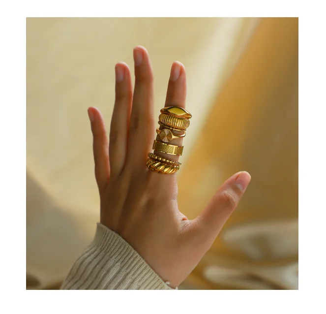 

2021 Croissant 18K Gold IP Plateding Stainless Steel Striped Ring Braided Vibrator Ring Twisted Rope Signet Chunky Ring