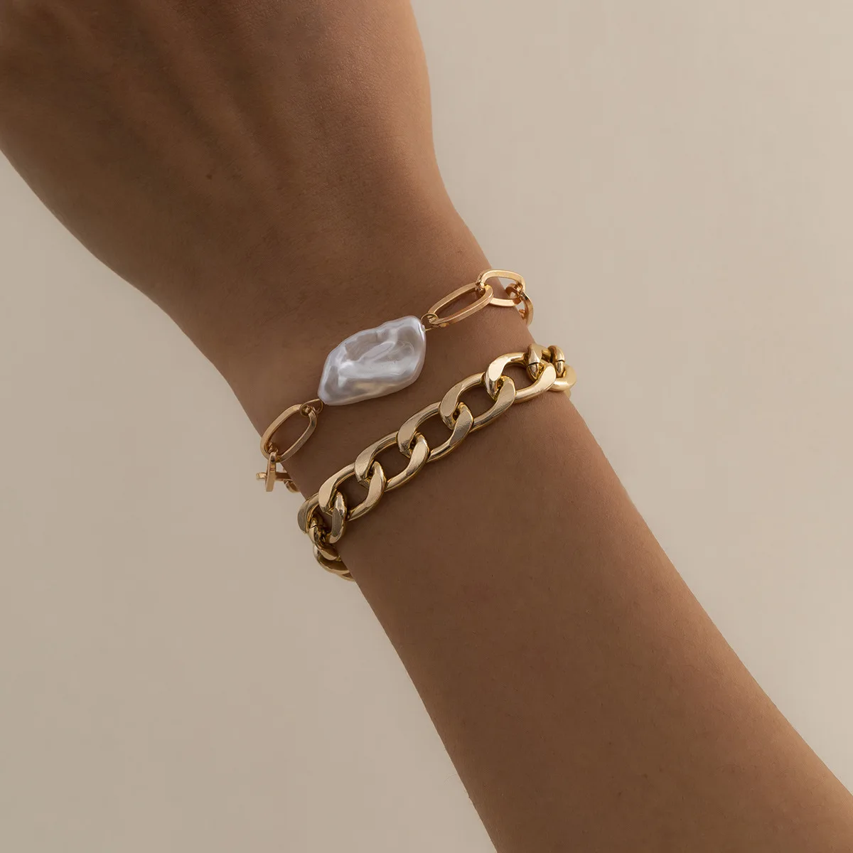 

Geometric Fashion Link Chain Bracelets Bohemia Pearl Multilayer Charm Bracelets for Women, Picture shows