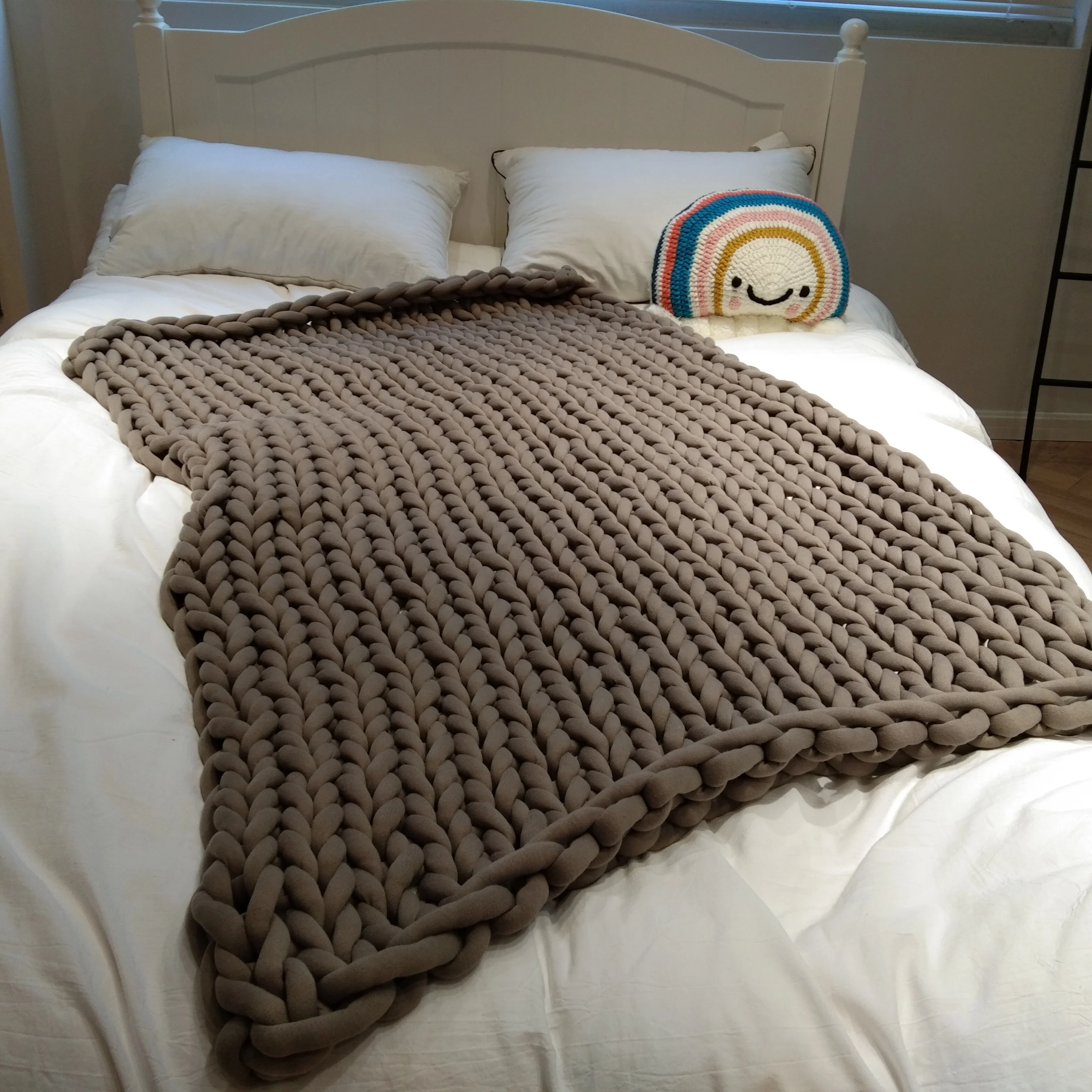 Hot Sell Oeko-Tex Crochet Handmade Weight Tube Yarn Super Chunky Hand Made Blanket Cotton Chunky Knit Throw Giant Rug Blanket manufacture