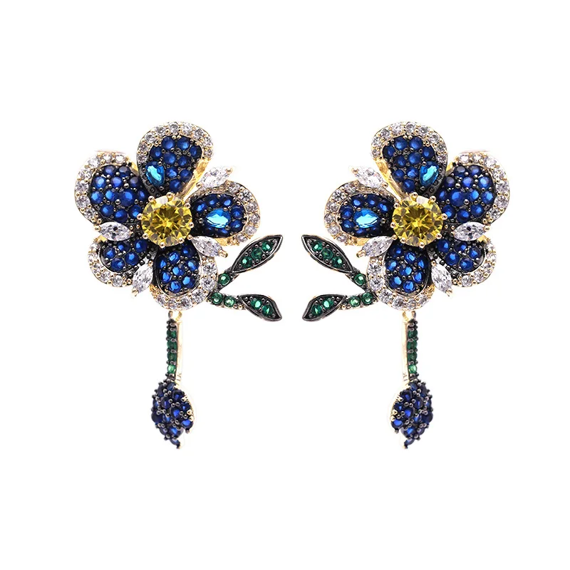 

Heavy Industry Luxury Micro-Inlaid Color Zircon Three-Dimensional Flower Earrings Korea 925 Silver Needle Earrings 2021, Like picture