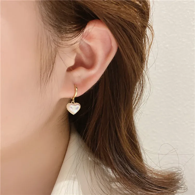 

18K Gold Plated White Shell Love Heart Drop Earrings Love Heart Shaped Pearl Drop Hoop Earrings for Ladies