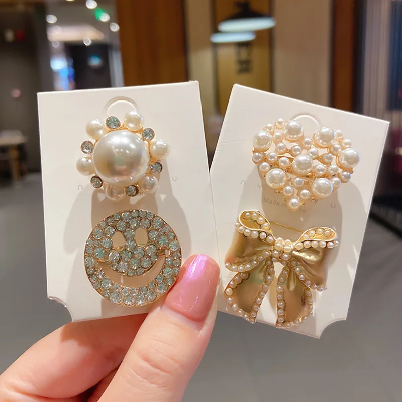 

Amazon Hot Sale Valentines Day Gifts Brooches Women Jewelry Fashion Style Heart Peal Brooches Pin Women, Picture shows