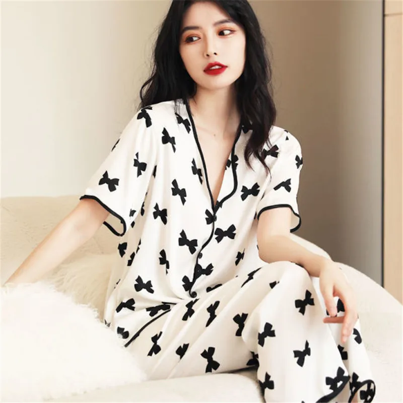 

2021 Summer Ice Silk Pajamas Women's New Black Bow Print Sweet Silk 2piece Homewear Short Sleeve, Refer to the picture