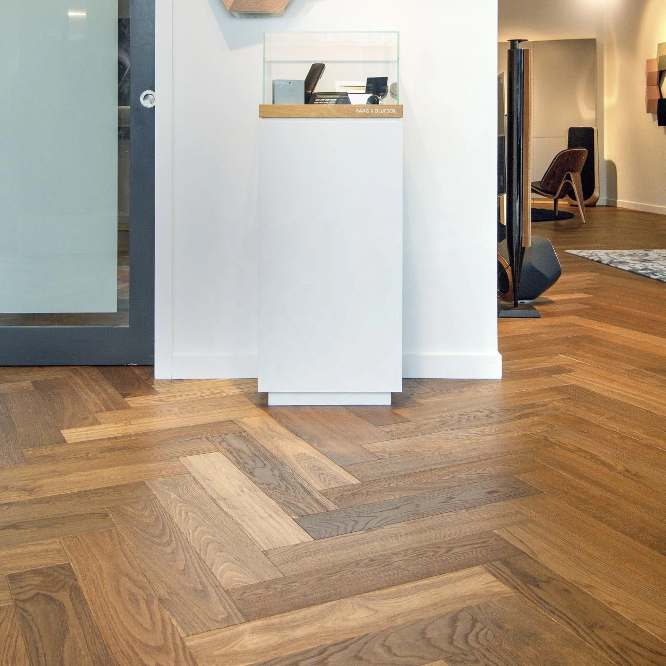 
Customized color UV coating and oiled herringbone engineered wood flooring 