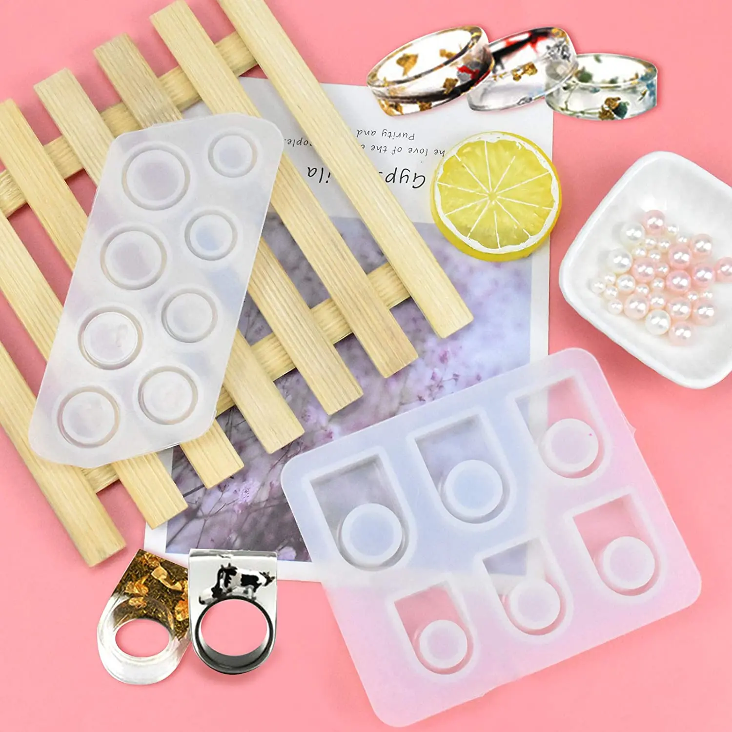 

Two silicone moulds and epoxy moulds are used for DIY jewelry bracelets and rings