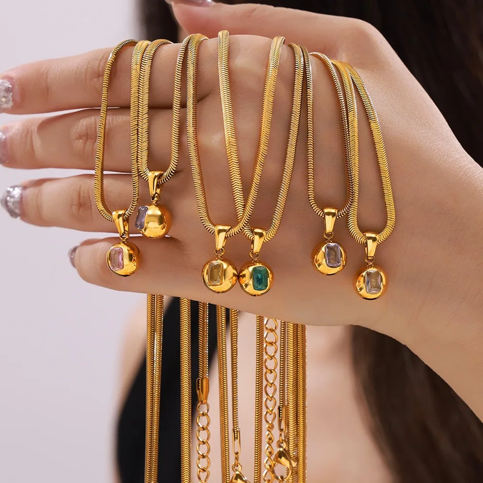 YF3799 Fashionable Minimalist Jewelry Stainless Steel 18k Gold Plated Round Pendant Colored Zircon Waterproof Necklace