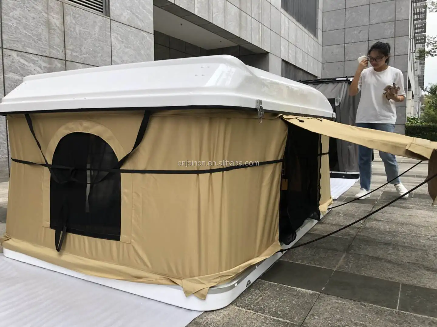 Enjoin 34 People Hard Shell Fiberglass Car Roof Top Tent For Camping
