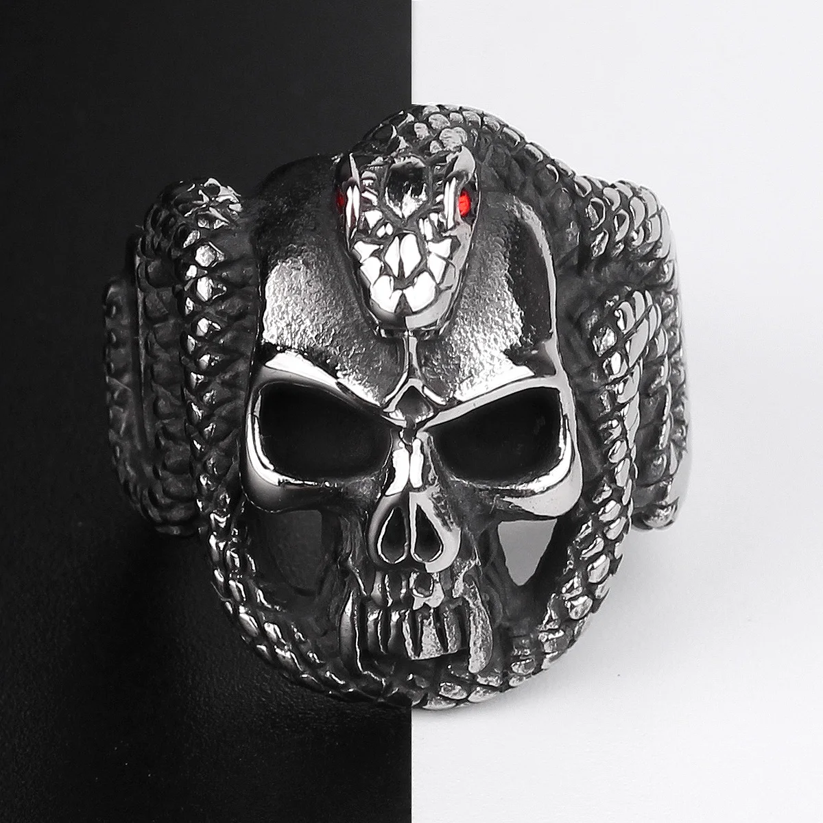 

Stainless Steel Men Rings Snake Medusa Red Eyes Skull Punk Rock Gothic for Biker Male Boy Jewelry Creativity Gift Wholesale