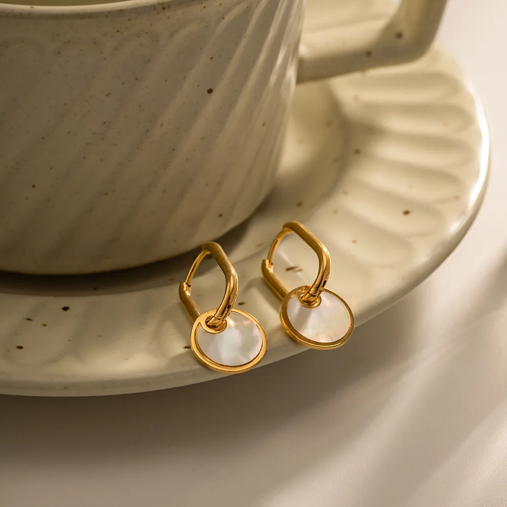 

Wholesale Vintage U Shape Hoop Earrings Personality Stainless Steel 18k Gold White Shell Drop Earrings For women