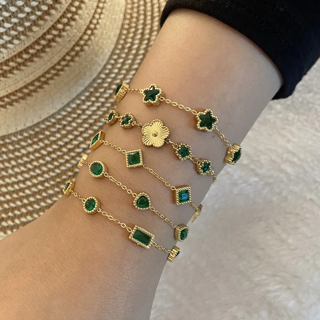 

Fashion Fine Four Leaf Clover Flower 18k Gold Plated Emerald Zircon Stainless Steel Designer Bracelet Jewelry Set for Women