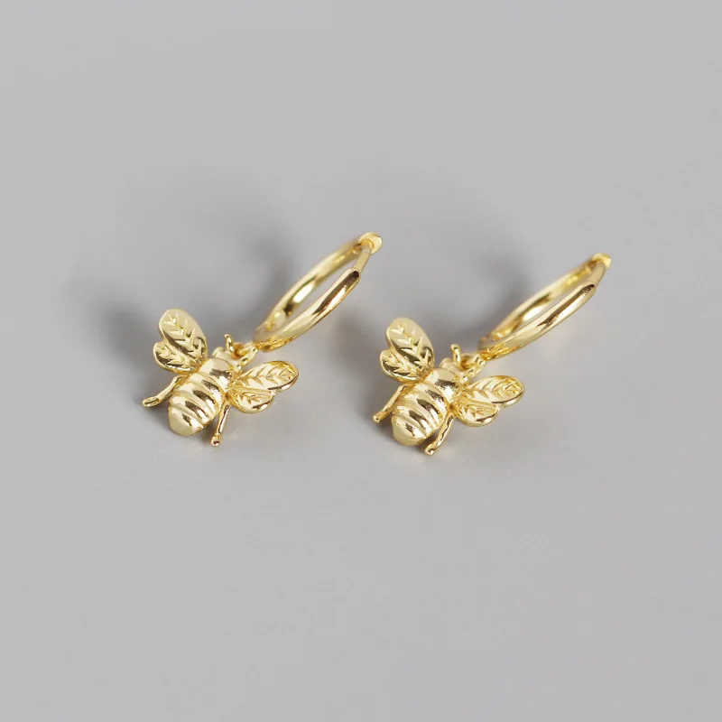 

Fashion S925 Sterling Silver Hollow Round Bee Cuff Earrings Real Gold Plating Insect Bee Pendant Earrings, Picture color