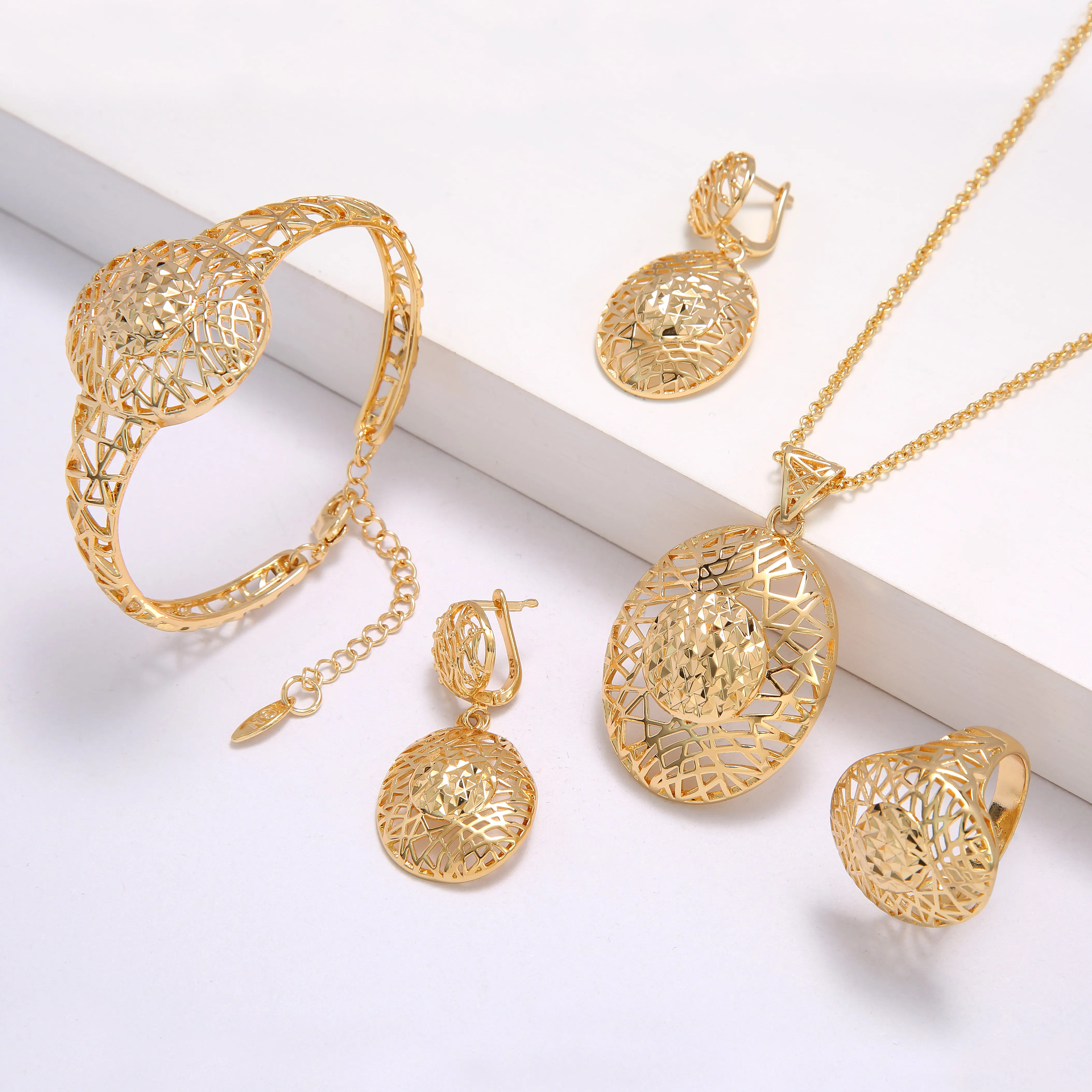 

GARAANTIIEFashion Brazil Hot Selling 18k Gold Plated Jewelry Set High Quality Gold Necklace Latest Design Earrings Finger Rings