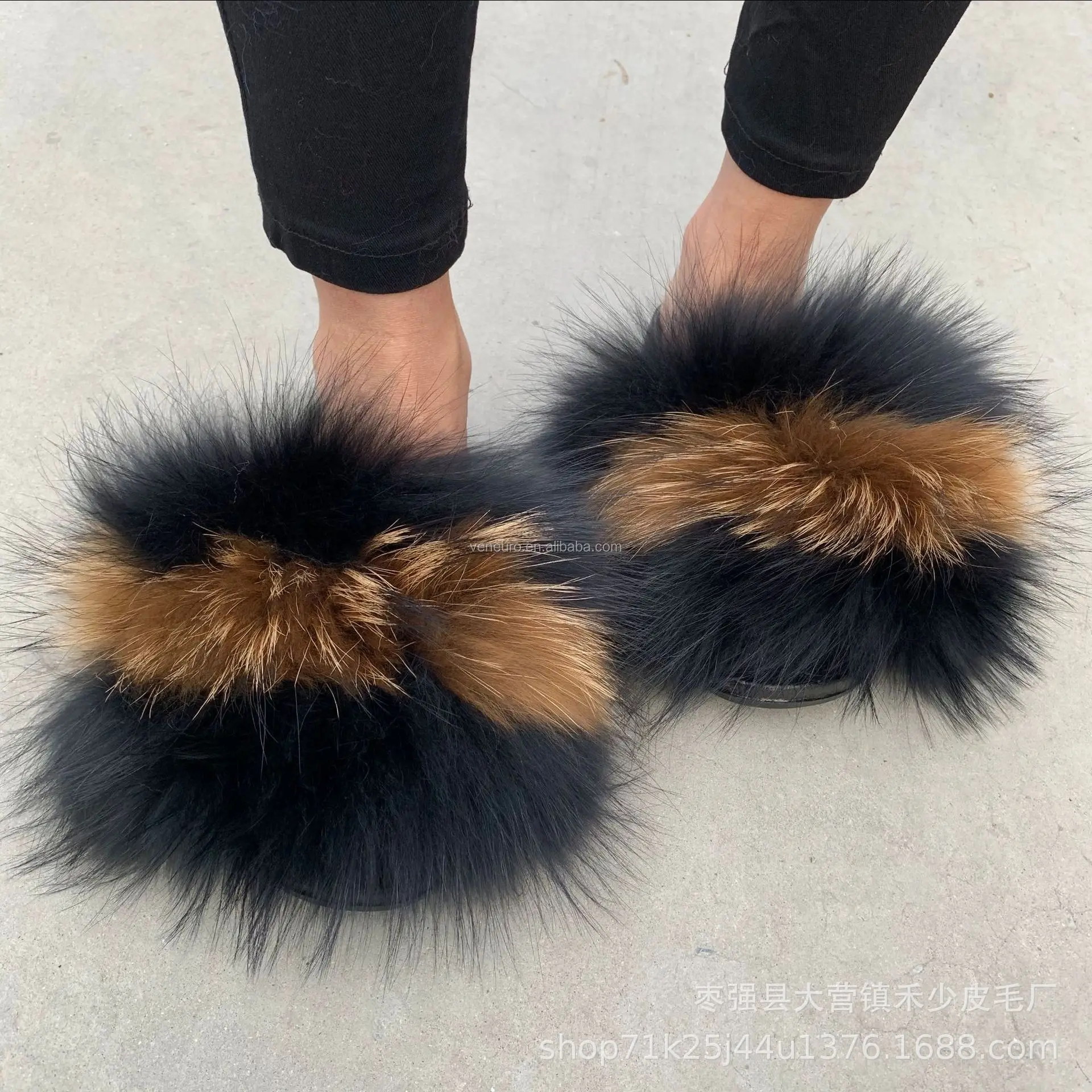 

2021 new fashion Women and kids Biggest Whole Raccoon Fur Colorful Sandal Slides Soft Furry Slippers Natural Fur Slides, Customized color