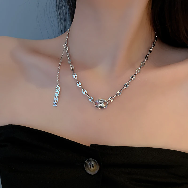

fashion trendy crystal chain queen necklace for women