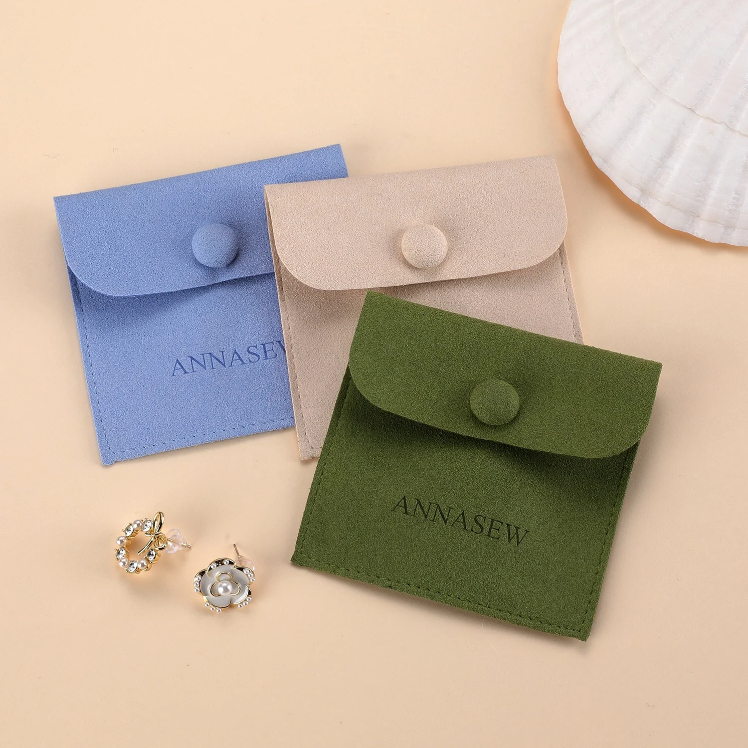 

8x8cm Custom Logo Jewelry Package Ivory Microfiber Snap Button Gift Bag with Insert Pad Jewelry Pouch, Customized color