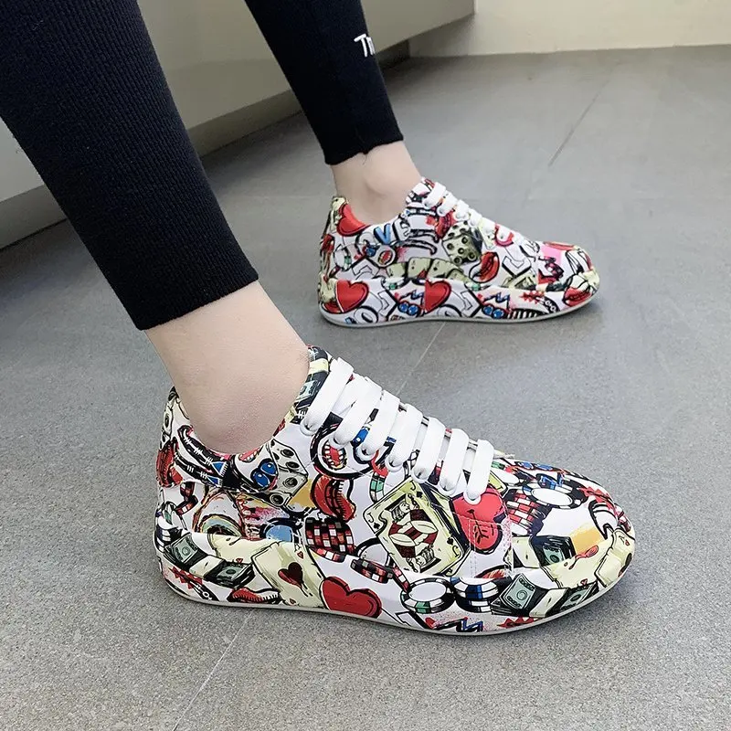 

Fashion New Sneakers 2021 Women Colorful Graffiti Ladies Slide Footwear Women Flat Walking Chunky Shoes