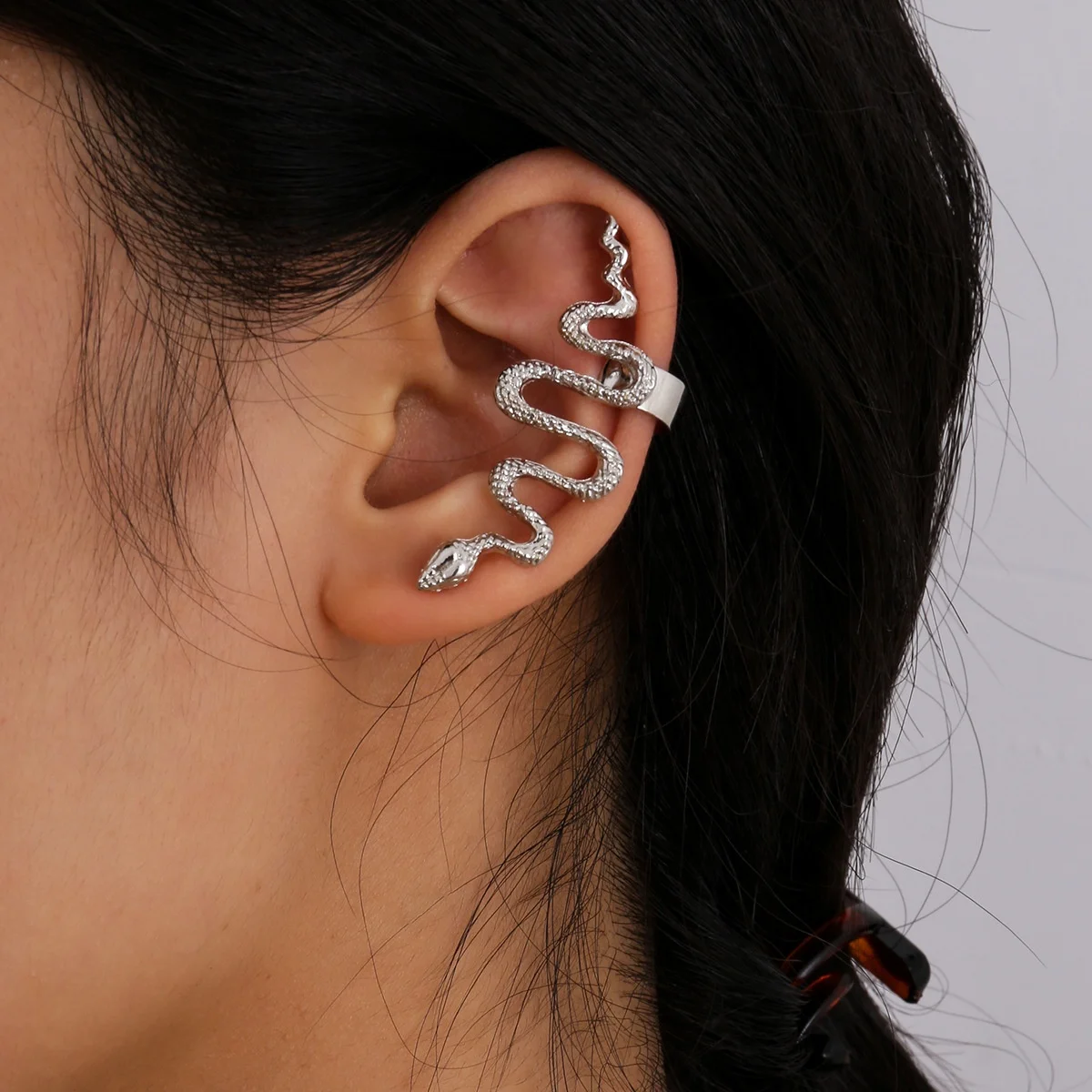 

Punk Hyperbole Cobra Snake Clip Earrings For Women Men Vintage Animal Shape Left Right Ear Jewelry Friends Gift, Picture shows