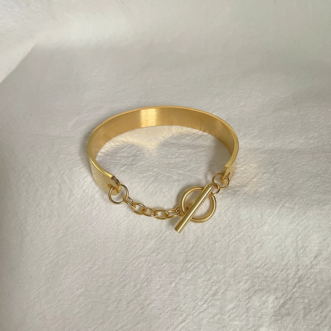 

Toggle Clasp Wide 18K Gold Plated Bangles Chunky Bar Circle Gold Bangles for Women Vintage Minimalist Stainless Steel Jewelry, Gold/silver