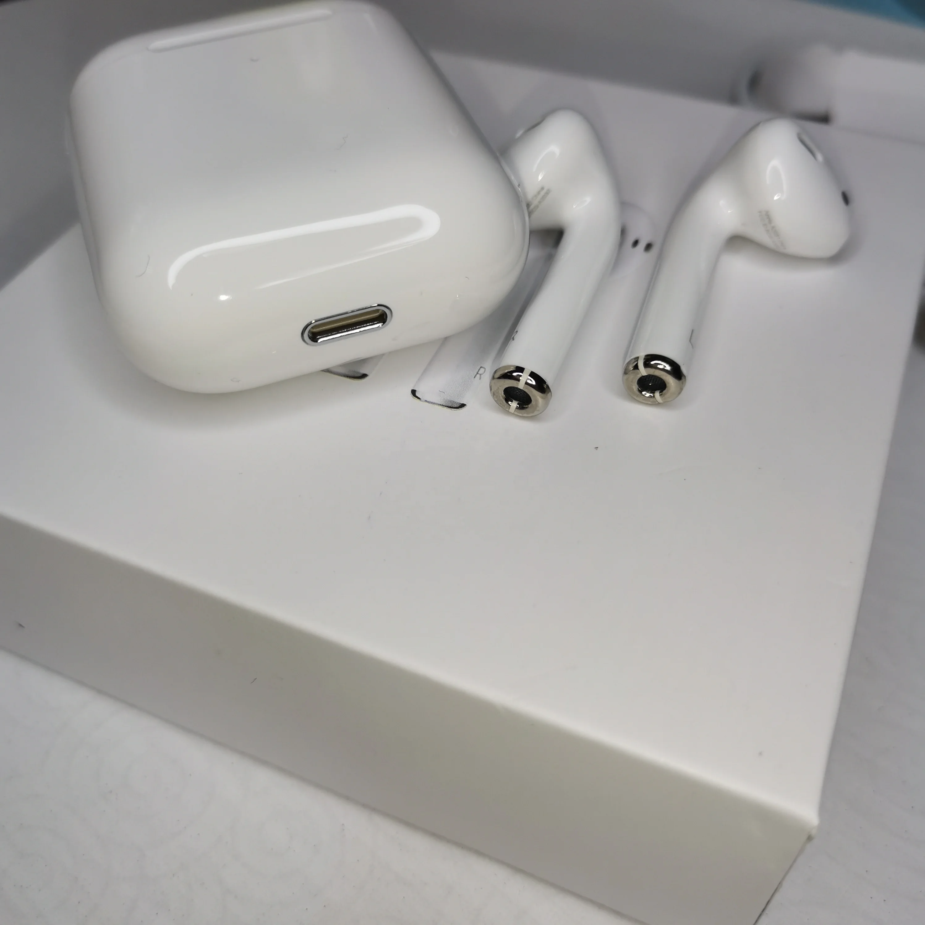

Fentylove Tws Portable Air 2 Generation Wireless Headphone Earphone with Wireless Charging Earbuds for iPhone