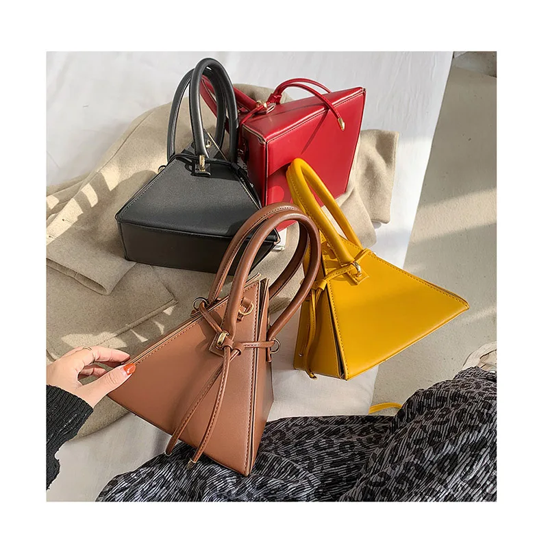 

Designer leather handbag Personality Women Drawstring Triangle Bag Famous Brand Pyramid Shaped Chains Totes portefeuille femme