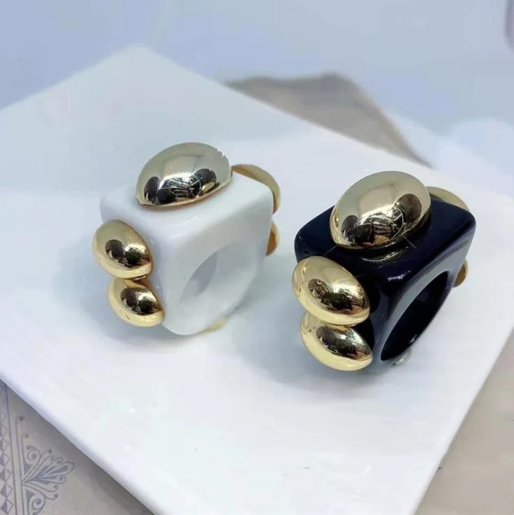 

Popular Black White Square Rings Jewelry Women Gold Plated Personalized Chuncky Gold Resin Square Ring