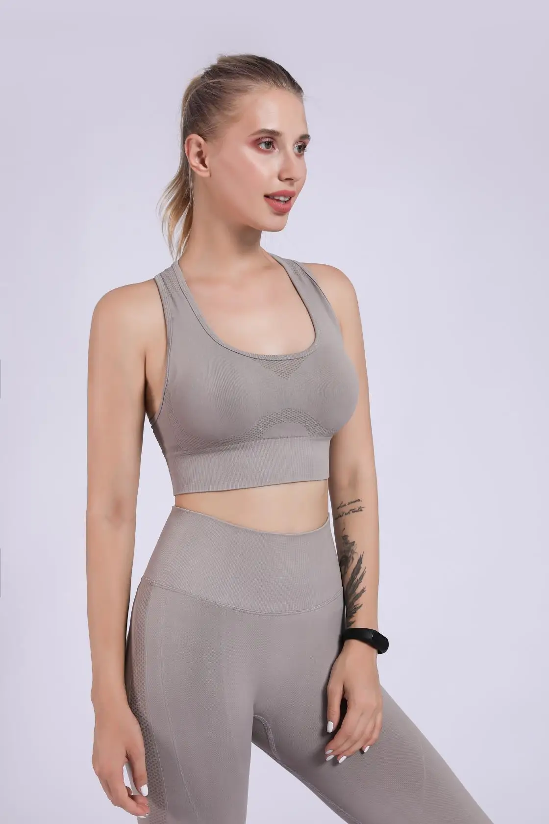 运动服瑜伽套健身女性女性透气裤子和裤子运动上衣