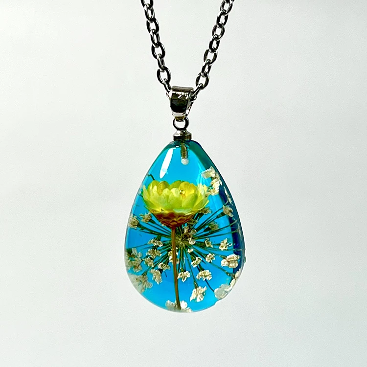 

Yiwu Ivy handicrafts necklace bohemian resin dried flower necklace charms necklace stainless steel