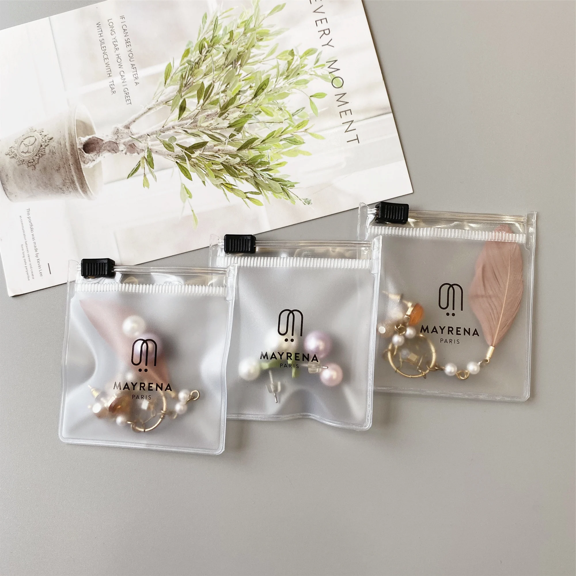 

Wholesale Holographic Packing Bag Jewelry Pouch Custom Frosted Zipper Bag For Jewelry