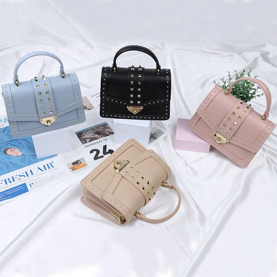 

2022 New Arrivals Fashion Vintage Messenger Crossbody Chain Rivet Bag Women Fashion Bags