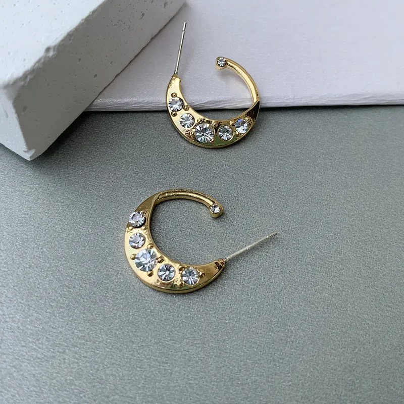 

2022 Women Jewelry Micro Pave Rhinestone Crystal Moon Hook Earrings Vintage Style Gold Plated CZ Zirconia C Shape Stud Earrings