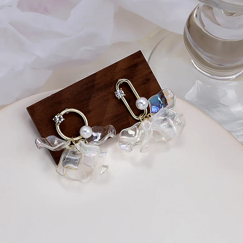 

Top Selling Fashion Resin Asymmetrical Transparent Petals Light Luxury Fresh Creative Design Jewelry Earrings Trendy