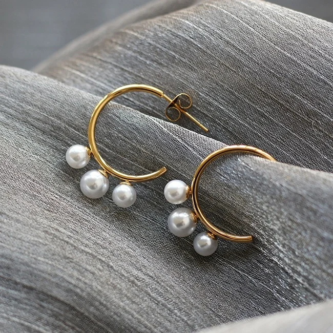 

Fashion Elegant White Pearl Earrings Plain Jewelry Stainless Steel Circle Studs 18K Gold Plated Pearls Dangle Open Hoop Earrings, Gold/silver/rose gold