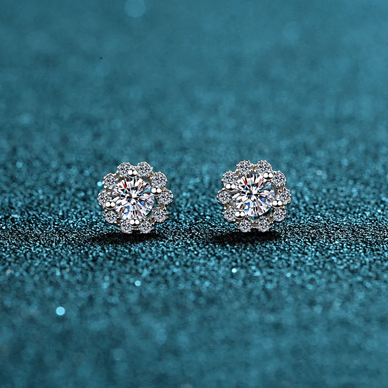 

Silver 925 Original Snowflake Earrings Diamond Test Past Total 0.6-1 Carat Sparkling Moissanite Wedding Stud Earrings for Women