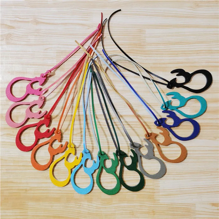 

Fashion Sweet Bag Charm Leather Arabic Alphabet Letter Key Chain Gift for Women