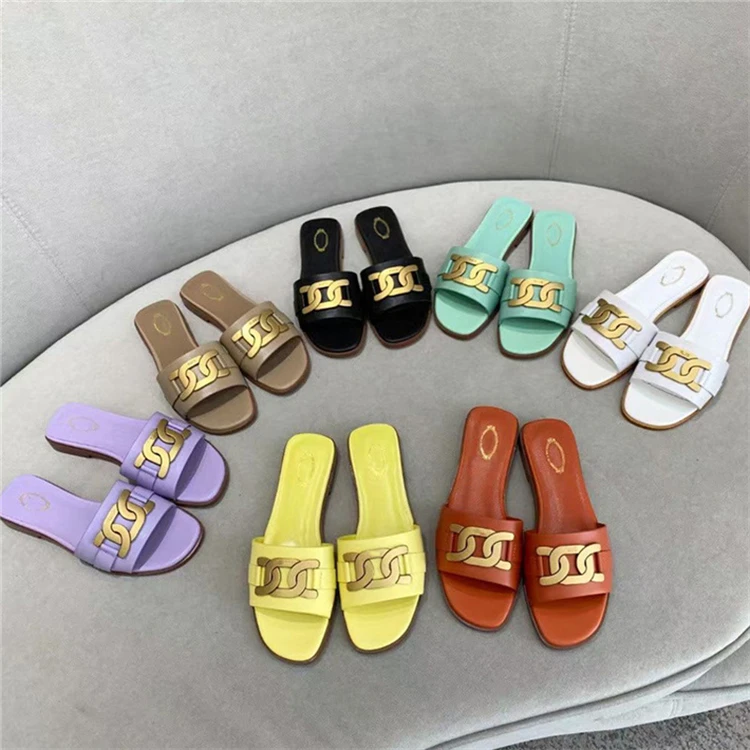 

2021 New Arrival Fashion Minimalistic Metal Buckle Casual Women Beach Chain Slipper Chic Women's Flat Sandals