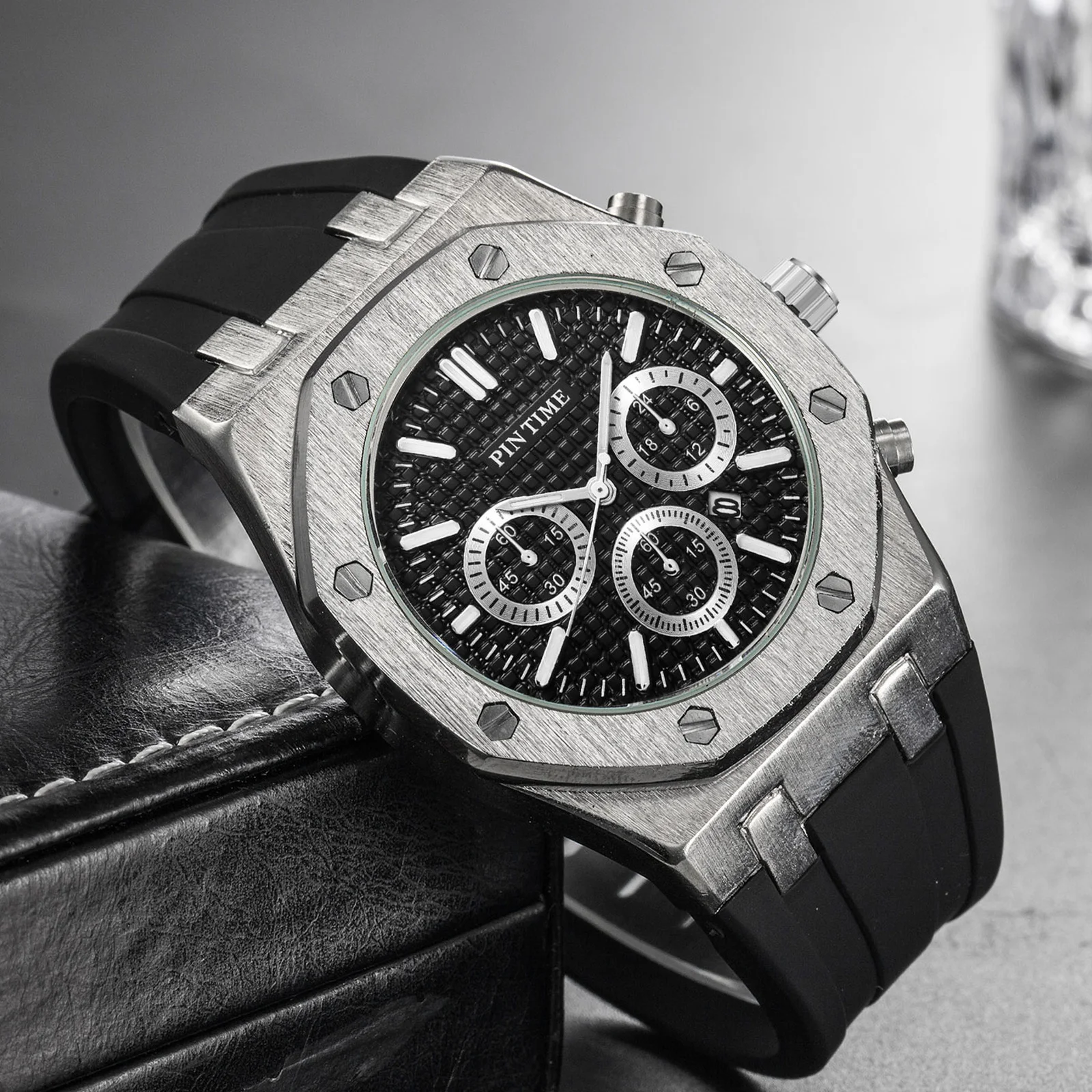 

Fashion chronograph large face men watch OEM custom logo diamond watch suppliers, Customized colors