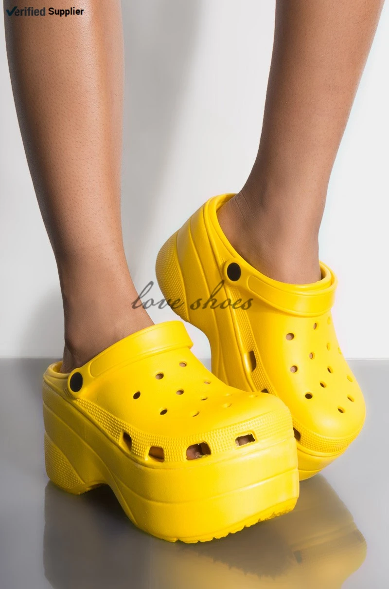 Кроксы на подошве. Сабо Баленсиага кроксы. Crocs Classic platform. Кроксы 2023. Сабо Balenciaga Crocs.