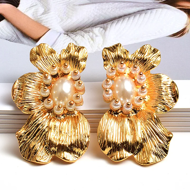 

Cross-Border Fashion Earrings Exaggerated Pearl Flower Heavy Industry Luxury Symmetrical Metal Earrings